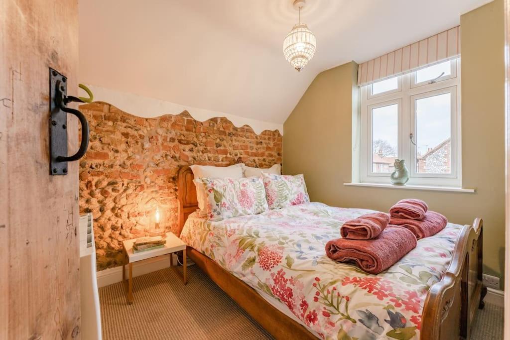 The Doll'S House Villa Holt  Esterno foto