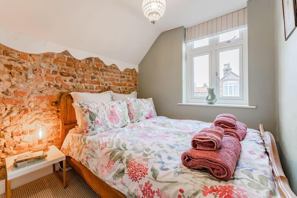 The Doll'S House Villa Holt  Esterno foto